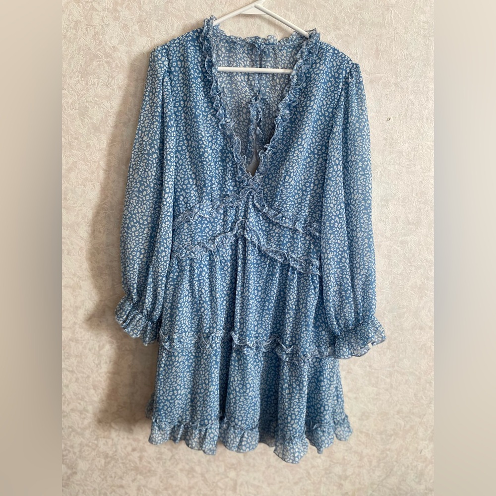 Women’s large long sleeve blue / white v neck dress with open back